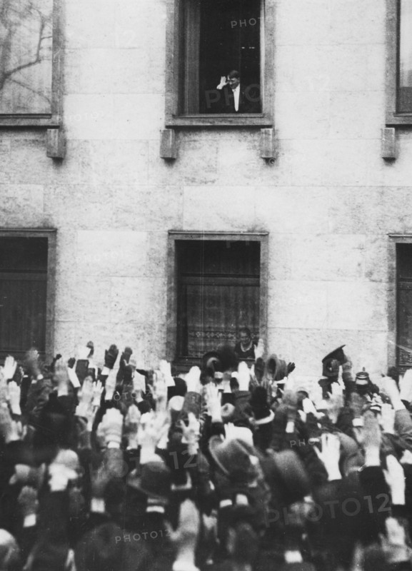 Citizens of Berlin acclaiming Hitler under the windows of his residence (1934)