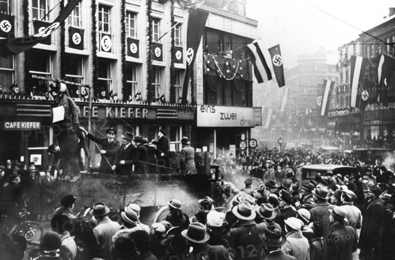 Demonstration in Saarbruck on the occasion of the plebiscite on the Saar region (1935)