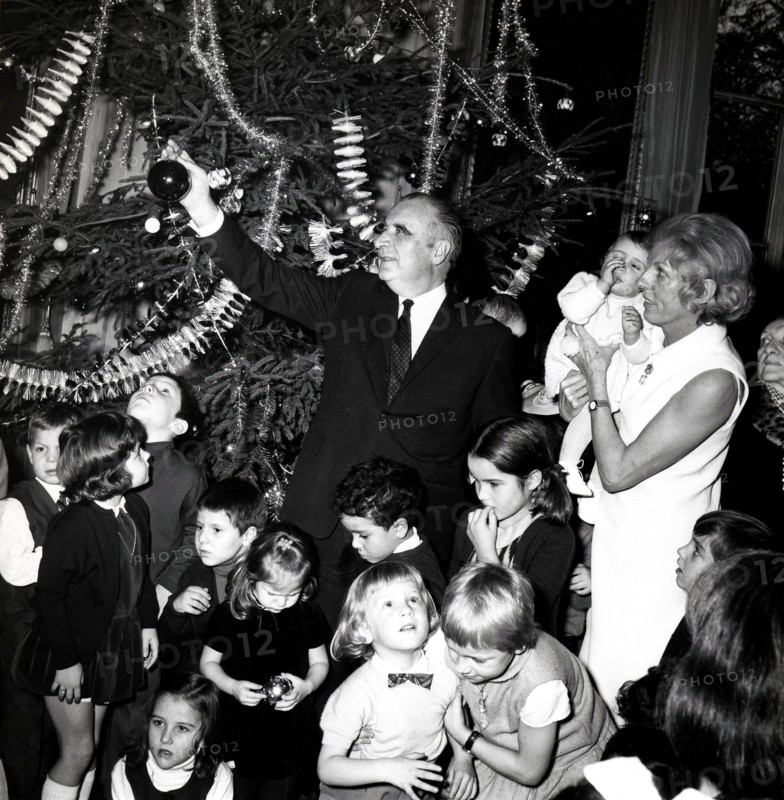 Christmas celebration for children at the Hotel Matignon, 1967