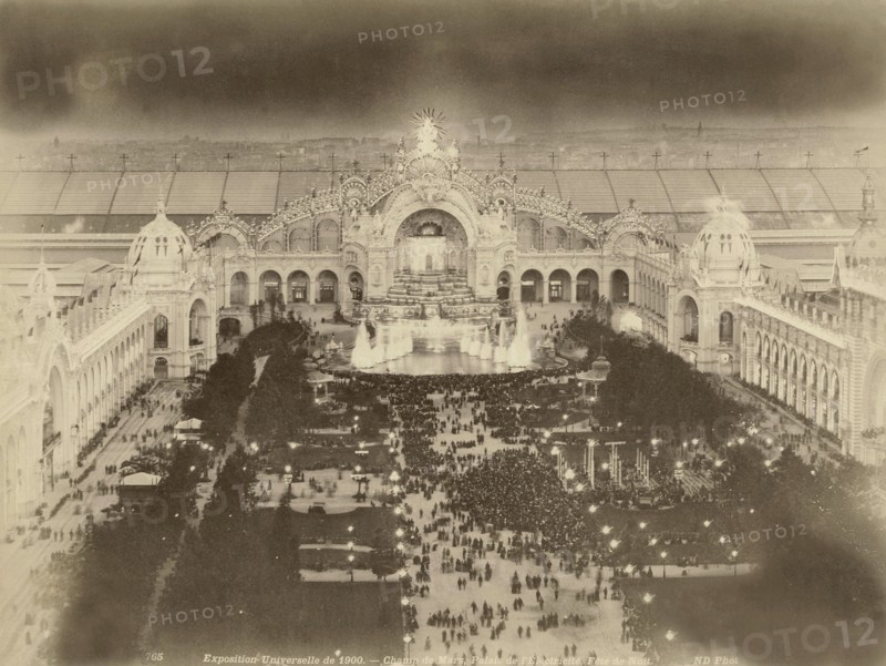 Paris. Exposition Universelle de 1900. Champ de Mars et Pavillon de l'Electricité de nuit.