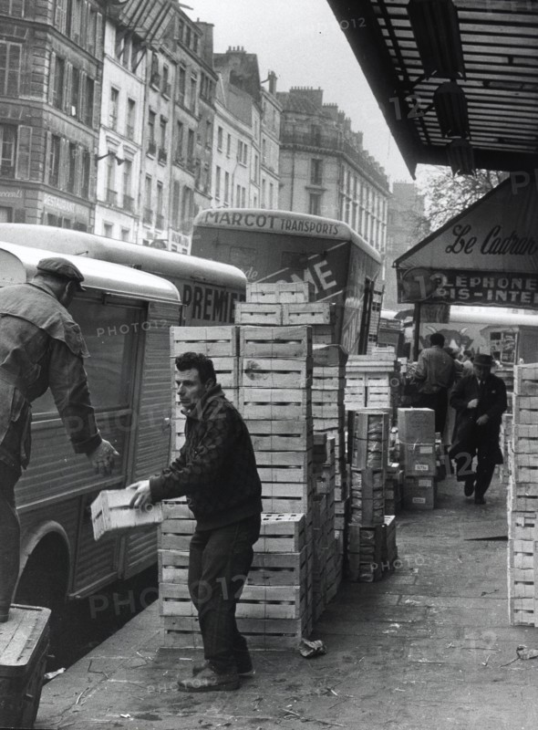 Settlement of the market in Paris