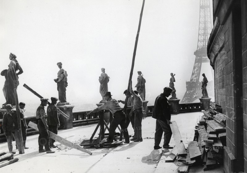 Demolition of the Trocadero palace, 1937