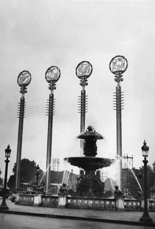 La porte de la place de la Concorde lors de l'Exposition universelle, 1937
