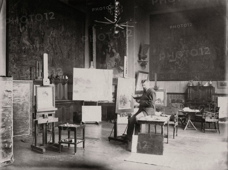 Ernest Duez dans son atelier