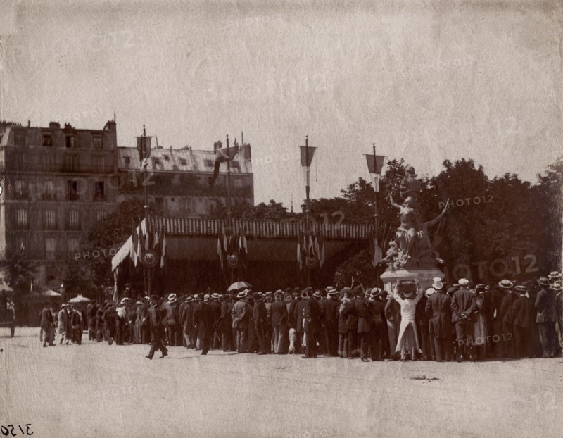 Atget, Inauguration of the Garnier statue in Paris