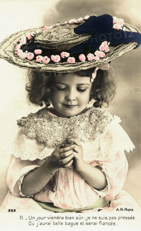 Fillette au chapeau