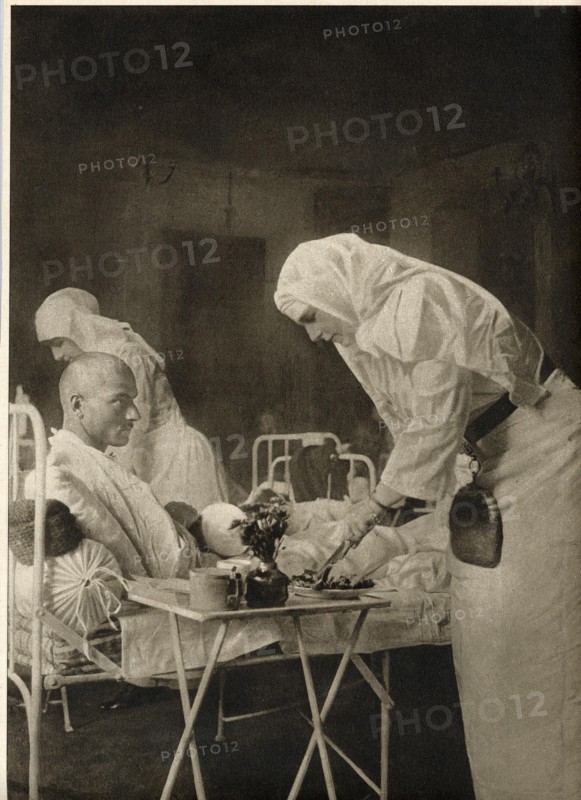 Queen Marie of Romania at the bedsides of the injured.