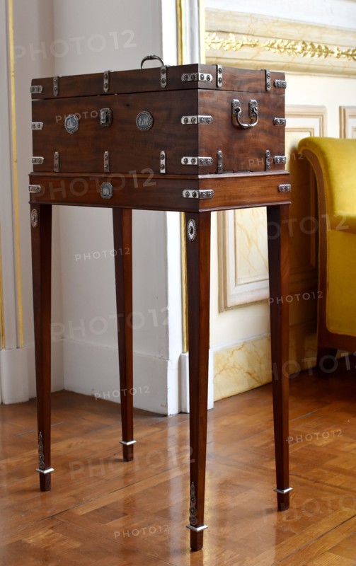 Coffret à bijoux sur pieds ayant appartenu à l'Impératrice Joséphine