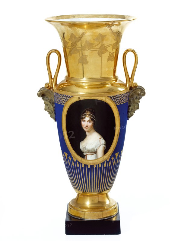 Vase orné du portrait de la reine Hortense