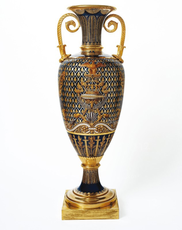 Manufacture de Sèvres, Vase fuseau avec le portrait de l'Empereur en costume du Sacre, verso