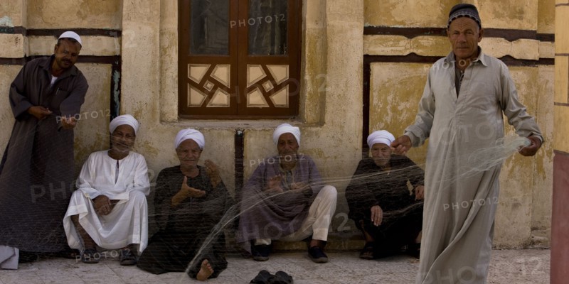 Fabrication et réparation des filets de pêche en Egypte