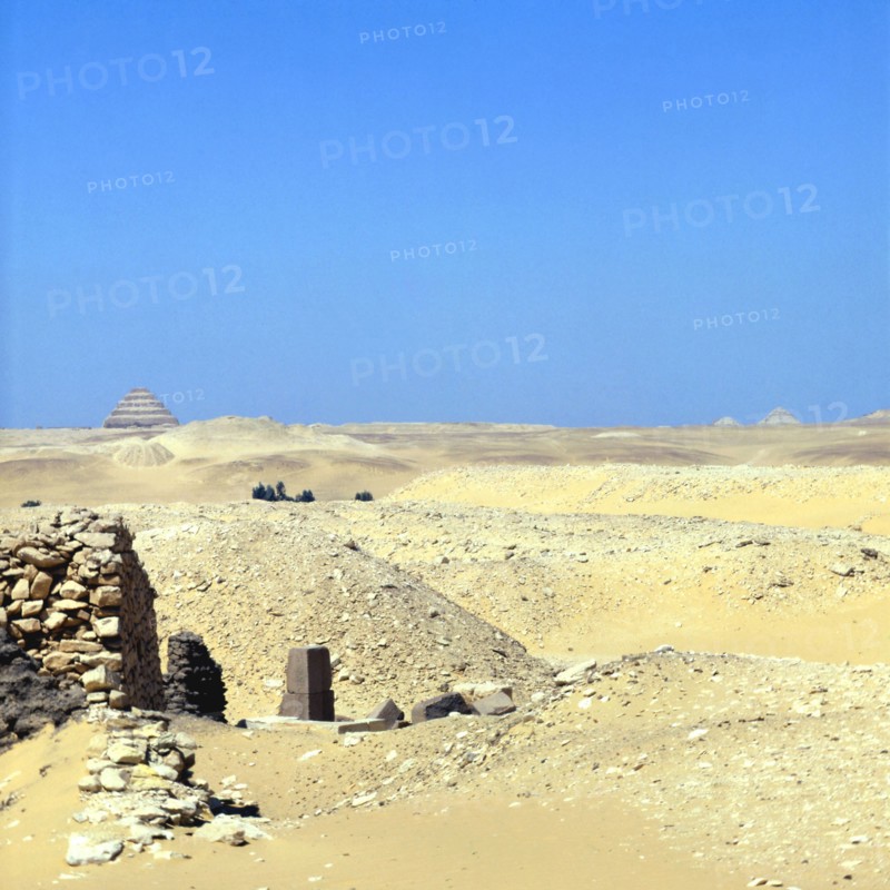 Saqqarah, vue de la pyramide à degrés de Djéser du mastaba de Ptahhotep