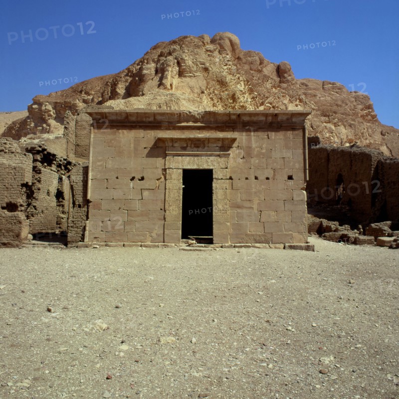 Deir el-Medineh, Temple ptolémaïque , façade d'entrée