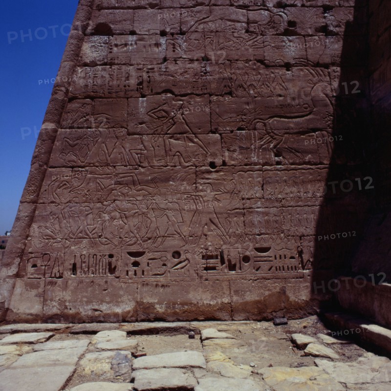 Medinet Habou, Temple de Ramsès III,  face postérieure Nord du premier pylone, scène de combats