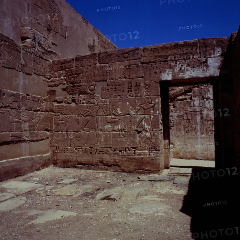 Medinet Habou, Temple de Ramsès III , suite de Rê-Horakhty , salle à ciel ouvert