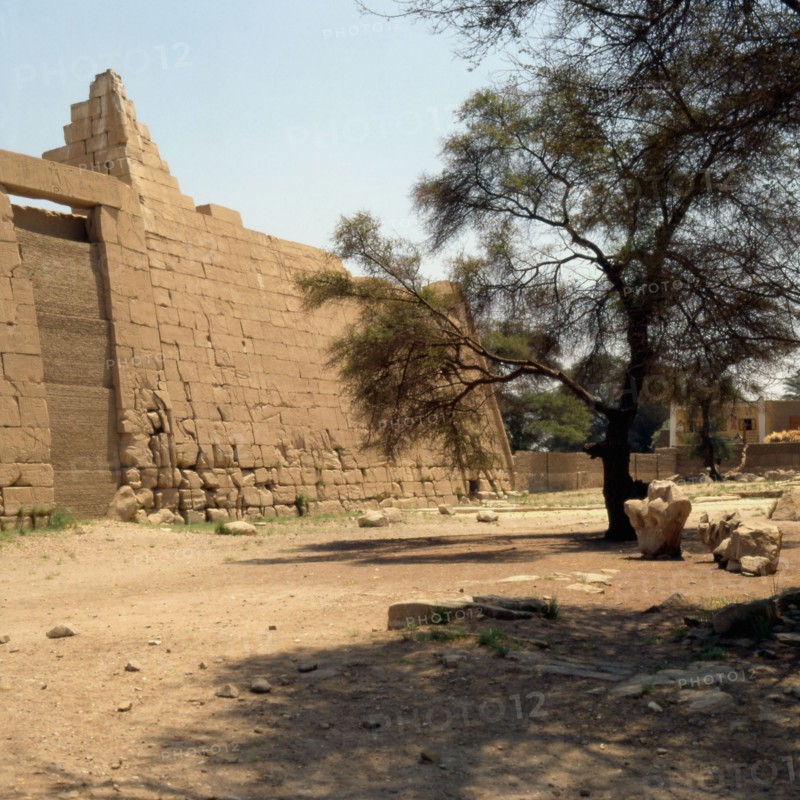 Ramesseum, Temple de Ramsès II, face postérieure du premier pylône côté Sud