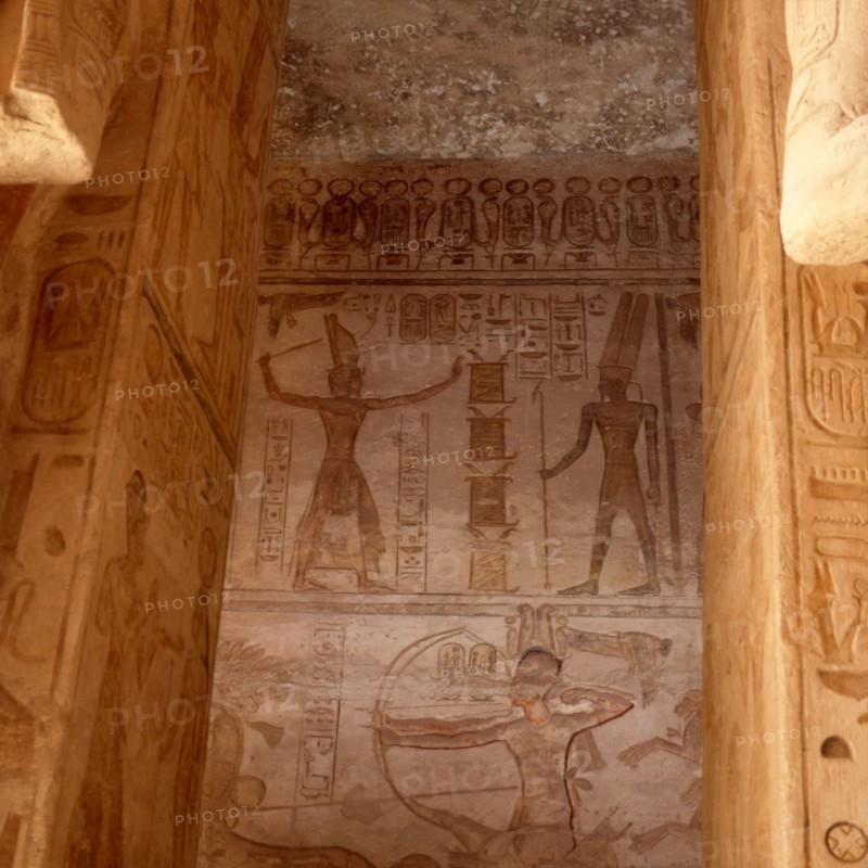 Abou-Simbel, Grand temple de Ramsès II. Pronaos