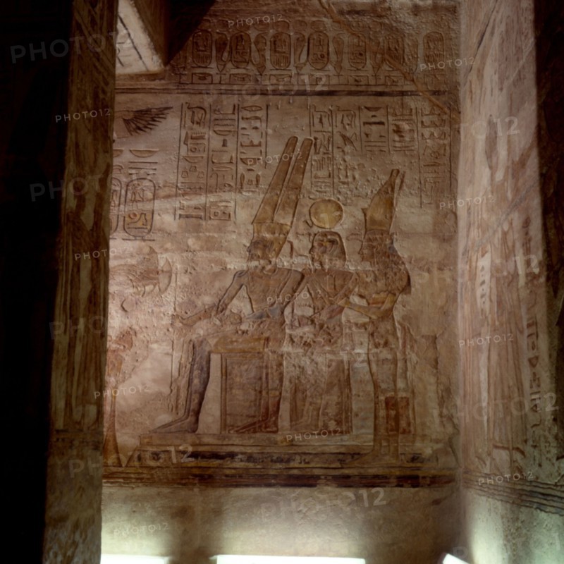 Abou-Simbel, Grand temple de Ramsès II. Pronaos