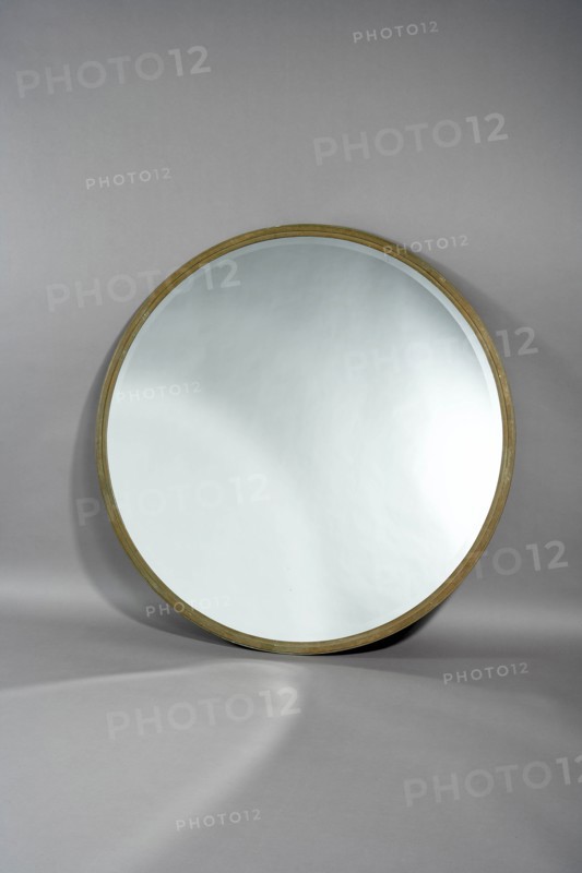 Dominique, Miroir circulaire