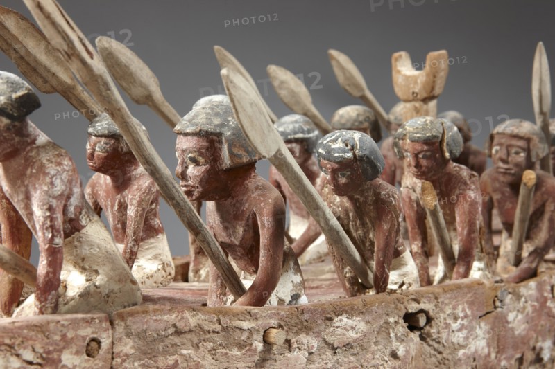 Egyptian model boat and its crew (détail)