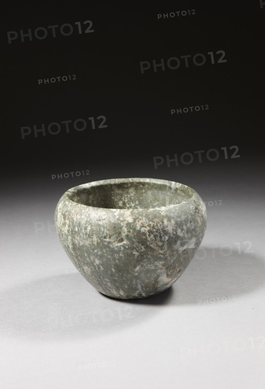 Vase à fond plat et à paroi légèrement convexe