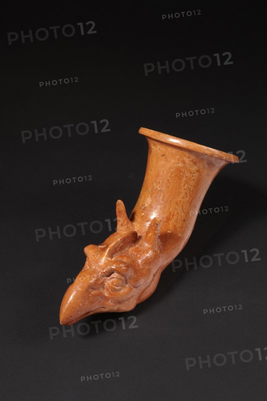 Greek rhyton figuring the head of a griffin
