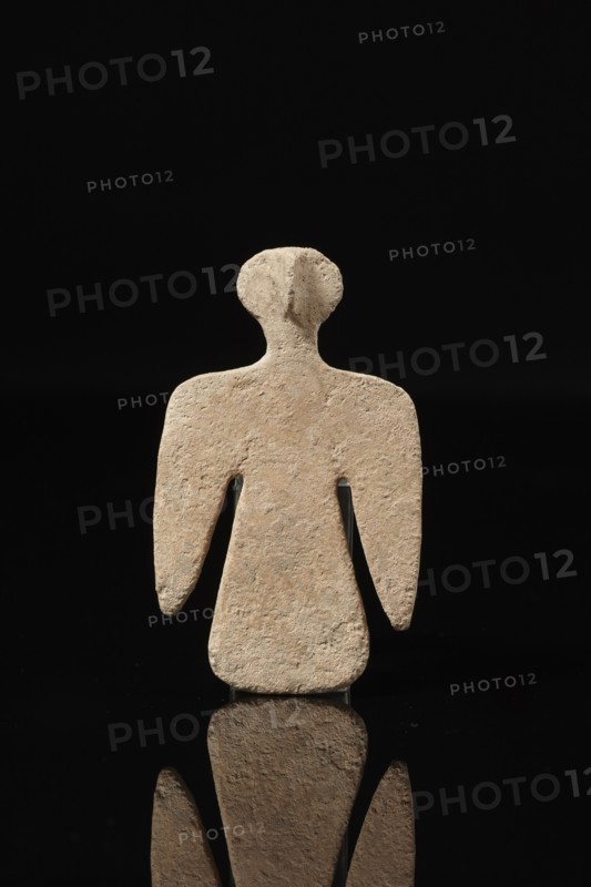 Western Asiatic Idol figuring a stylized bird