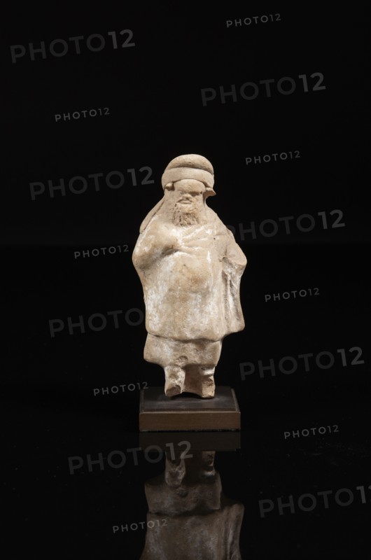 Hellenistic statuette figuring a papposilen