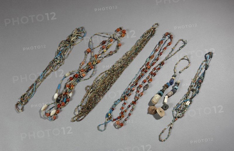 Perles montées en colliers