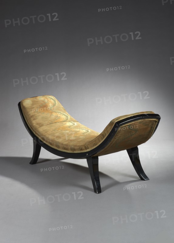 Settee in the form of a canoe