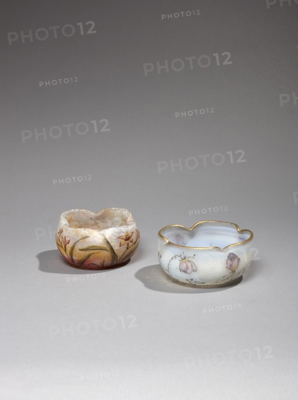 On the left : Daum polylobed cup made of multi-layered glass
On the right : Daum polylobed cup made of dichroic glass