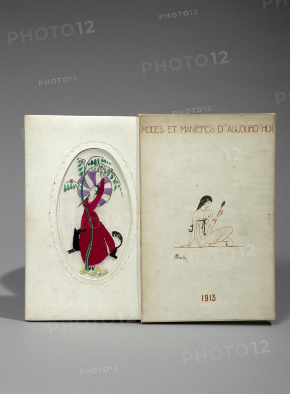 Mode et Manières d’Aujourd’hui (1913)
Ecole de Paris
Livre sur papier Japon, préface par Nozière, 12 gouaches peintes par Martin, couverture et intérieur réalisés par Robet Marie Bonfils.  Paris 1913, dans son boîtage d’origine 
En broderie, carton ivoire
