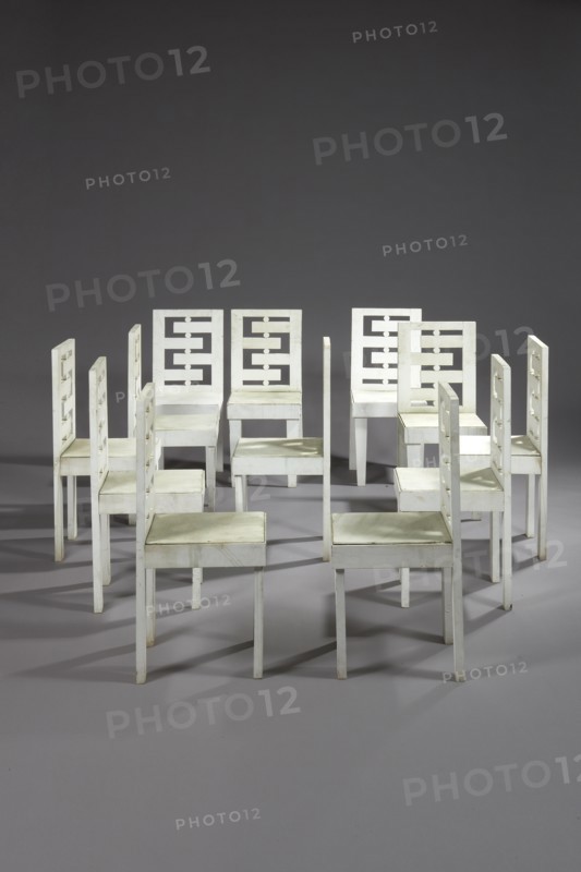 Chairs with straight backrest