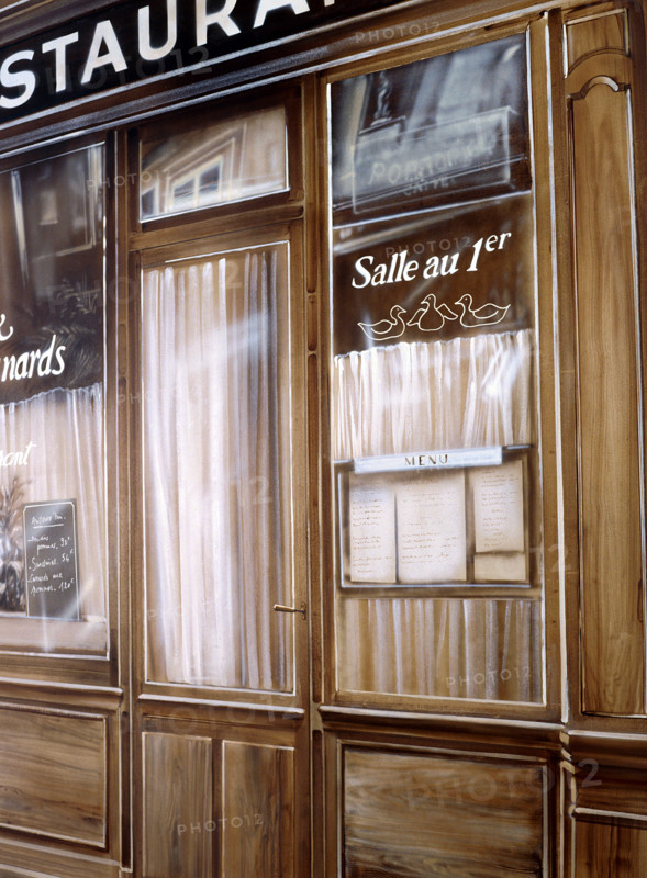 Décor peint. Façade de restaurant
