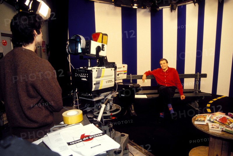 09/10/1993. TV. LAURENT WEIL, ANIMATEUR DE "CINE 6" EMISSION DE CINEMA SUR M6