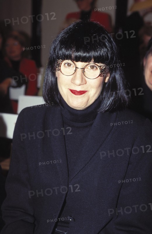 00/03/1996. PARIS: DEFILE DE MARIE MERCIE