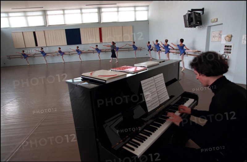 01/10/2000. The "Petits Rats", pupils of the Opera Garnier ballet class in Paris, working as extras.
