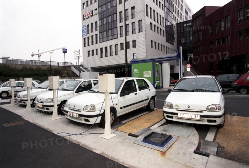 17/03/1998. PRAXITEL, AUTOS ELECTRIQUES SELF-SERVICE