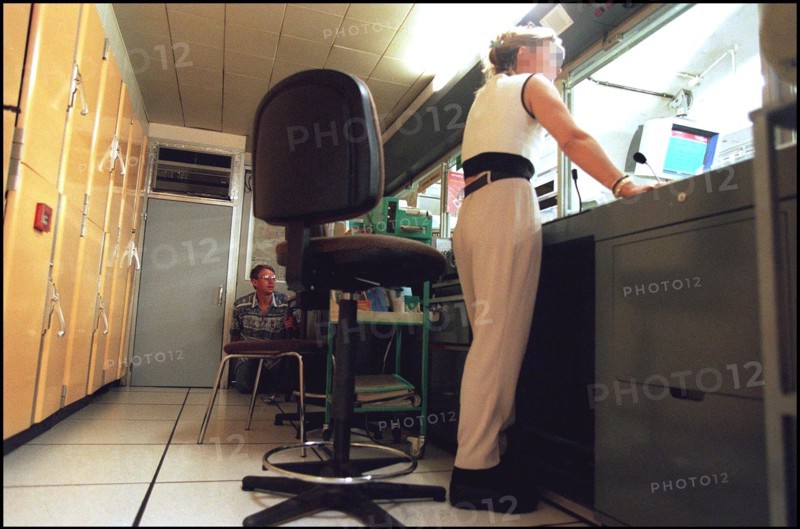 06/00/1998. S.P.S.M. Anti-Pickpocket squad in the metro.
