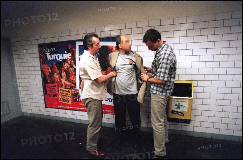 06/00/1998. S.P.S.M. Anti-Pickpocket squad in the metro.