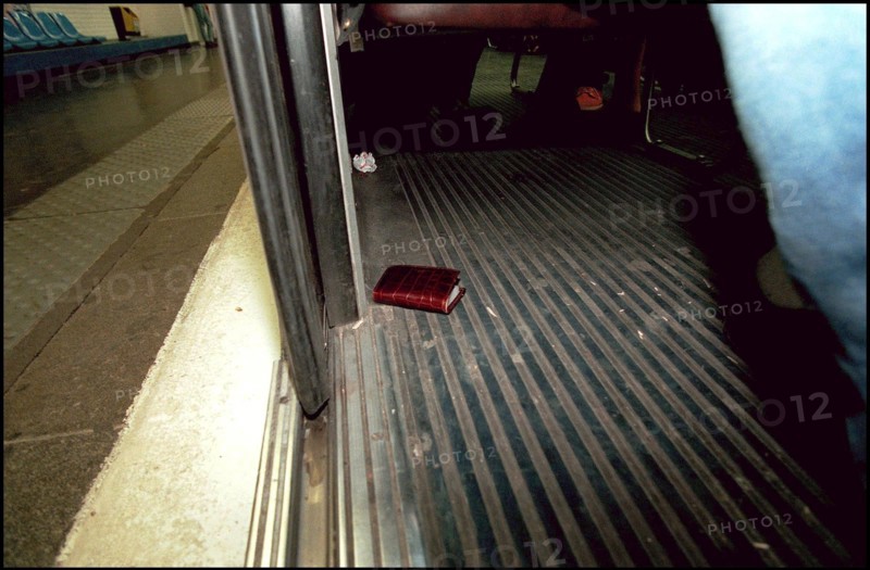 06/00/1998. S.P.S.M. Anti-Pickpocket squad in the metro.