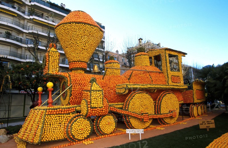 24/02/1999. FESTIVAL DU CITRON A MENTON, AUTOUR DU  THEME DE LUCKY LUKE