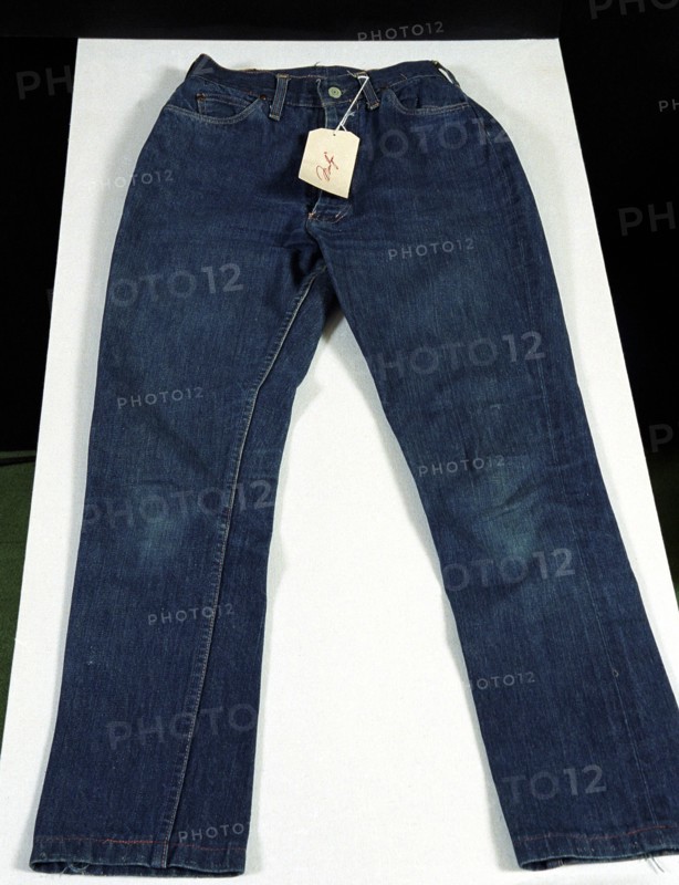 05/10/1999. LES OBJETS DE M.MONROE EXPOSES A PARIS  AVANT LEUR VENTE CHEZ CHRISTIES NYC.
