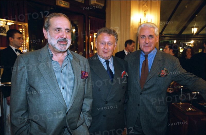 04/11/1999. JEAN YANNE PRESENTE SON LIVRE DE PENSEES AUX "DEUX MAGOTS"