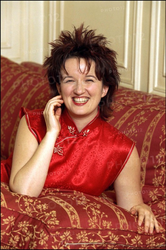 10/00/2000. Exclusive. Anne Roumanoff, close up.