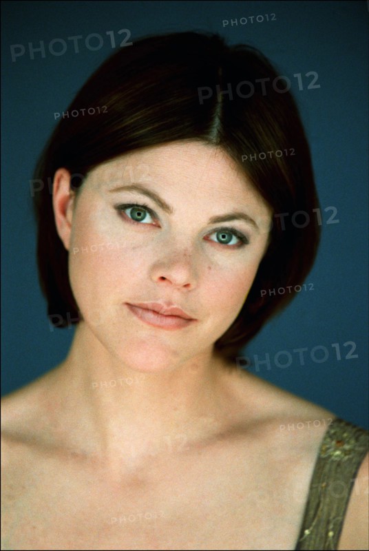 00/09/2000. STUDIO: ALEXANDRA KAZAN    * *