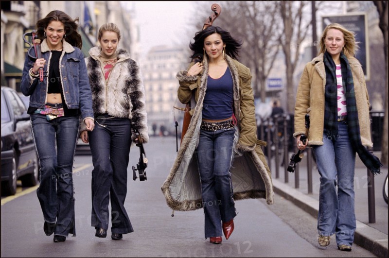 01/00/2001. Pop Groupe Bond