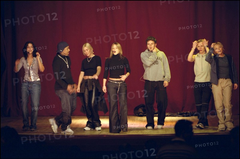 02/08/2001. The new band "S club 7" to Luchon festival
