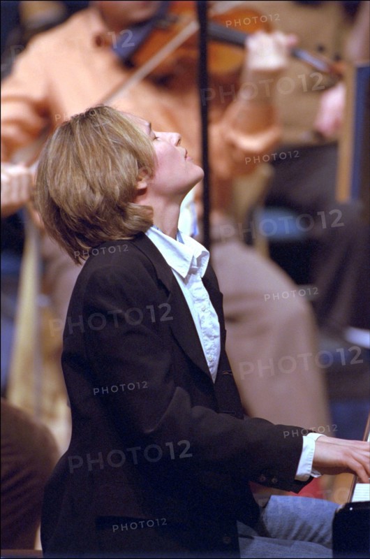 04/04/2001. Helene Grimaud, pianist, on rehearsal at "la cite de la musique".