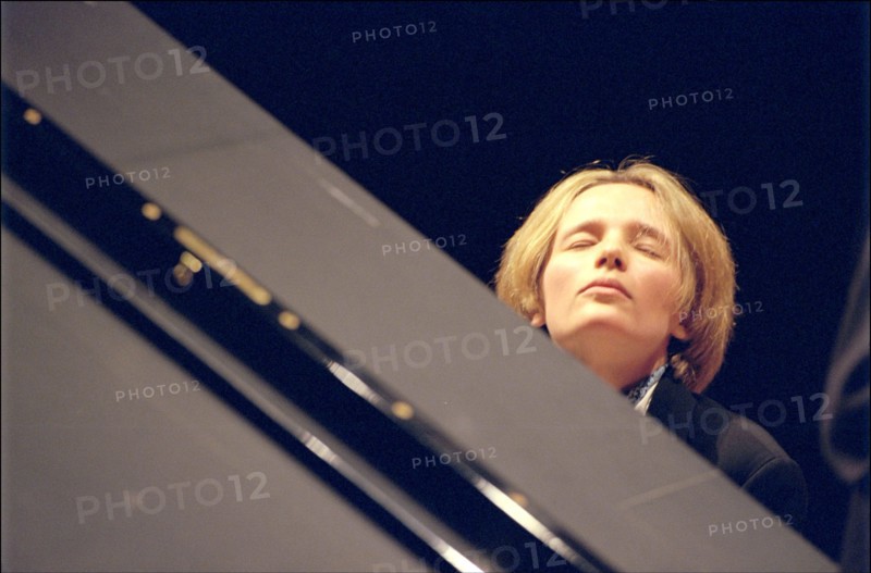 04/04/2001. Helene Grimaud, pianist, on rehearsal at "la cite de la musique".